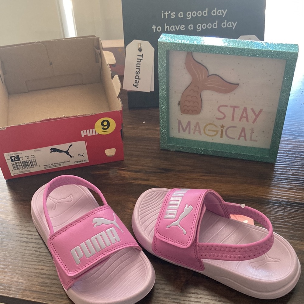 KIDS PUMA SANDALS/SLIDES. - Picture 3 of 4